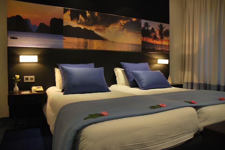 Room 6 of 37
