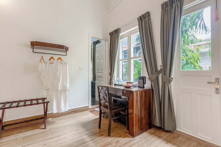 Room 20 of 39