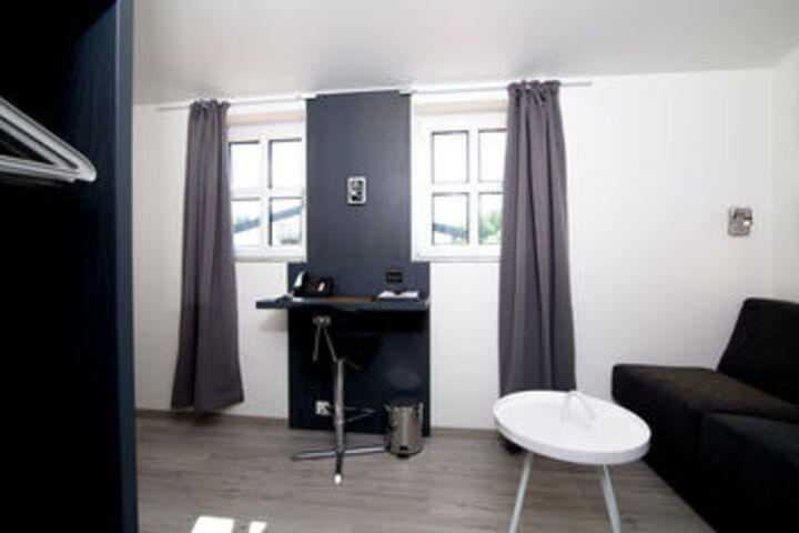 Room 15 of 38