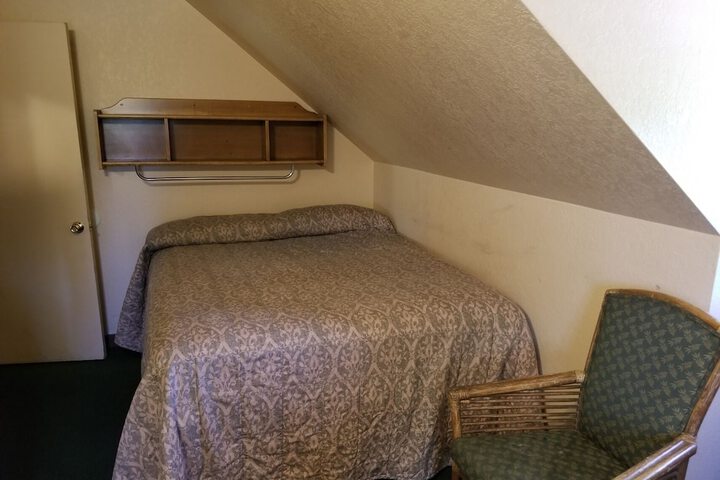 Room 25 of 149