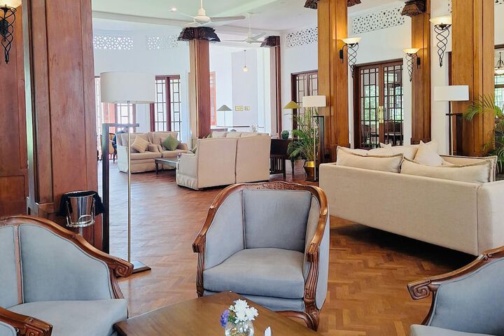 Lounge 46 of 67