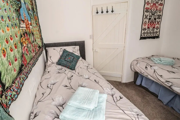 Room 6 of 19