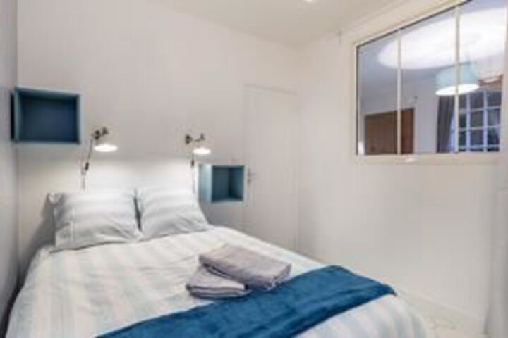 Room 6 of 13