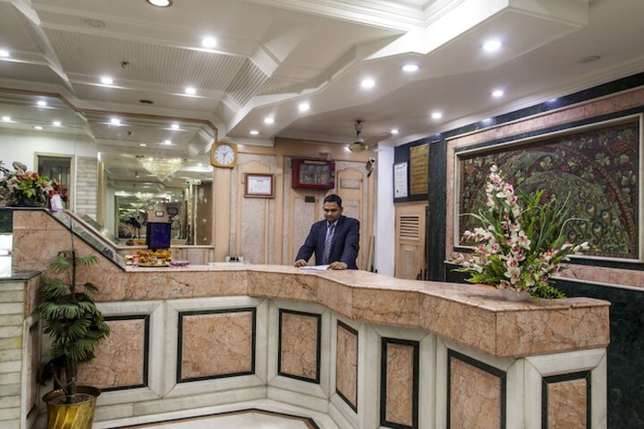 Check-in/check-out kiosk