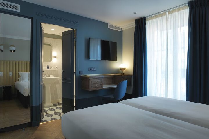 Room 8 of 72