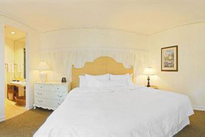 Room 43 of 214