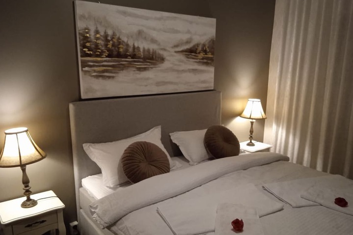 Room 6 of 27