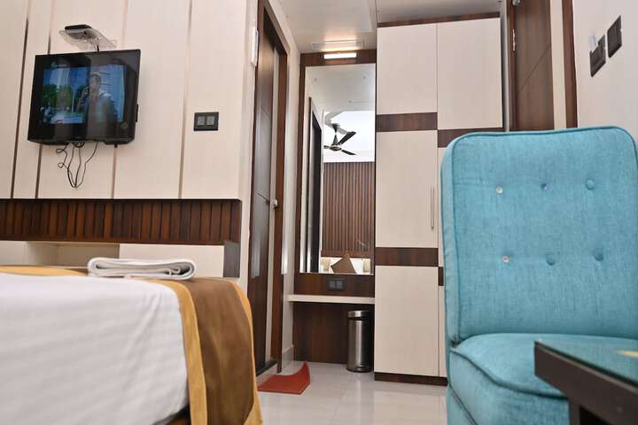 Room 10 of 114