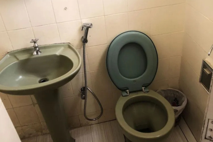 Room 9 of 13