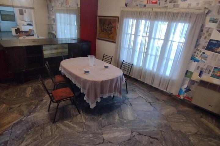 Room 7 of 9