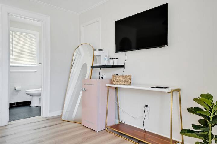 Room 3 of 63