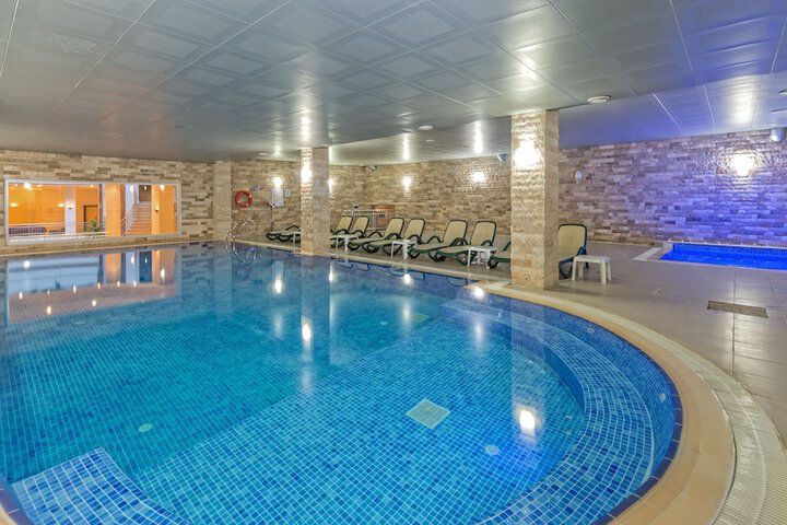 Hotel Pool
