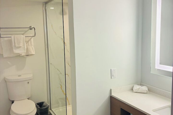 Room 25 of 27