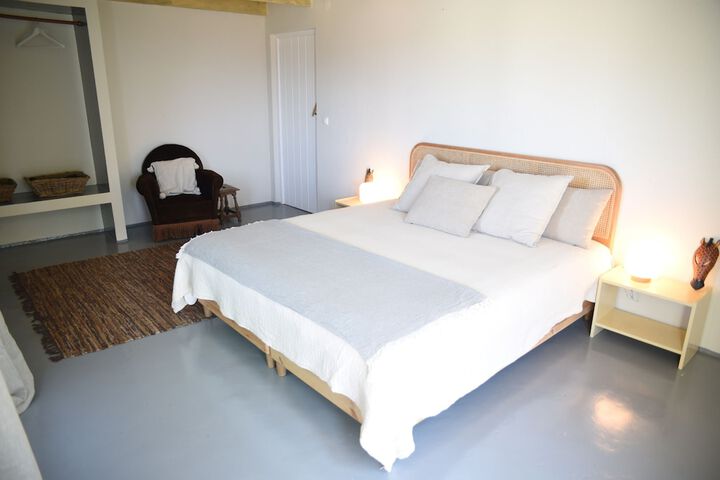 Room 3 of 37