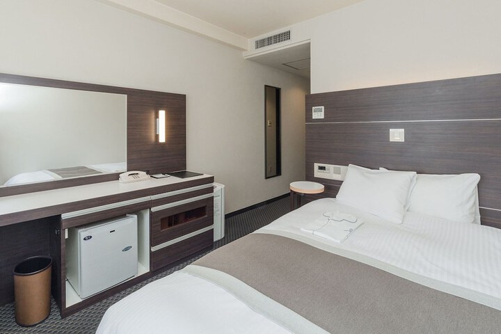 Room 5 of 20
