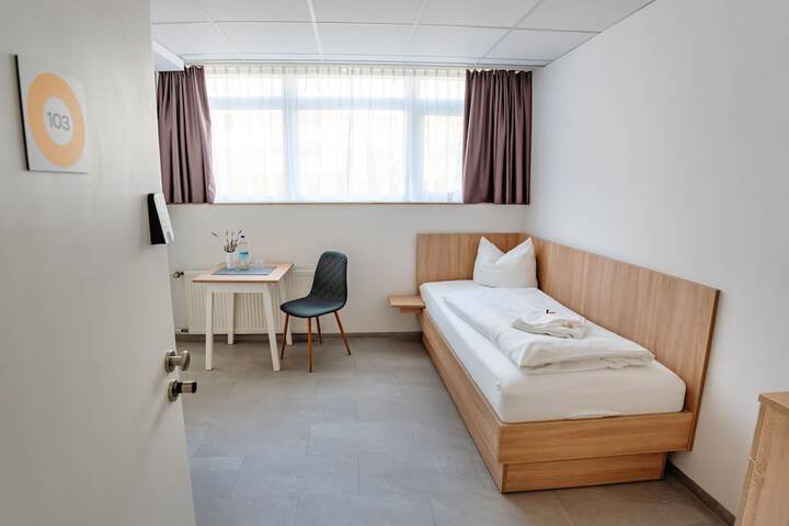 Room 15 of 48