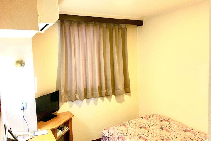 Room 17 of 33