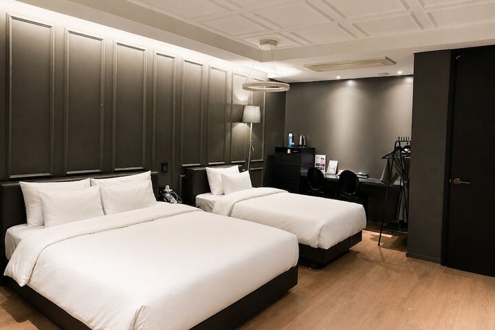 Room 42 of 87