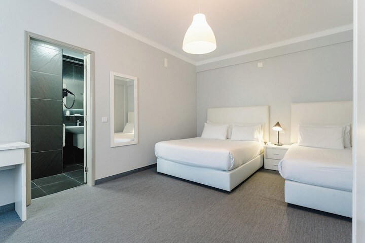 Room 22 of 100