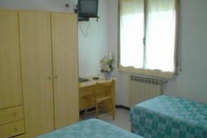 Room 4 of 63