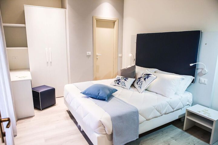 Room 9 of 49