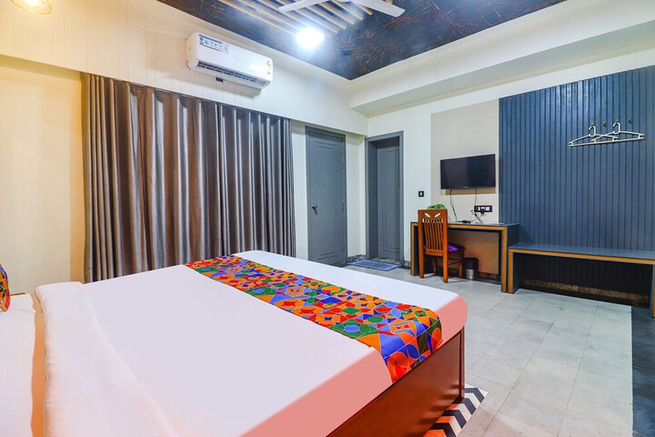 Room 26 of 33