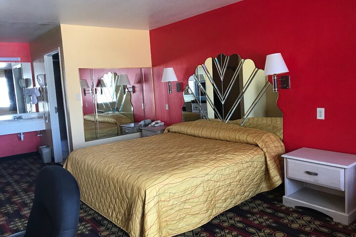 Room 12 of 66