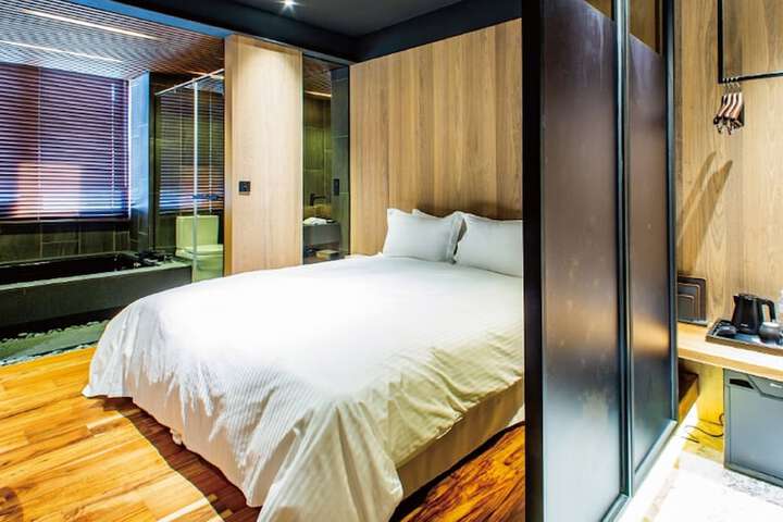 Room 19 of 47