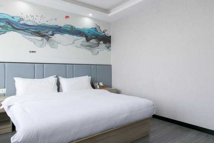 Room 5 of 18