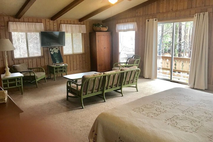 Room 52 of 400