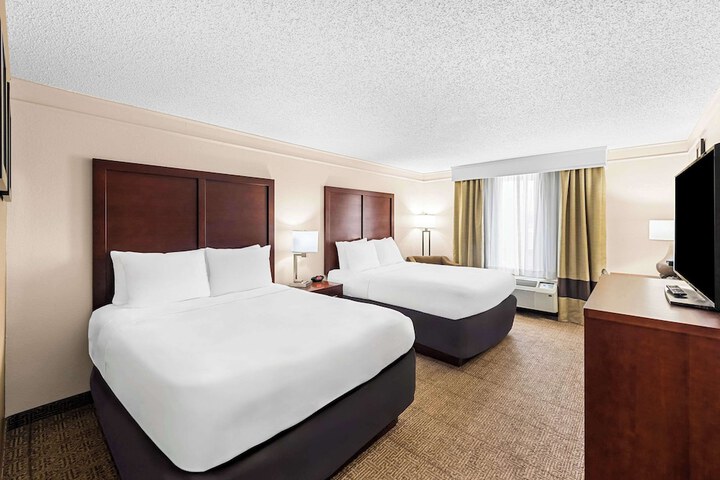 2 Queen Beds Accessible (9 of 9)