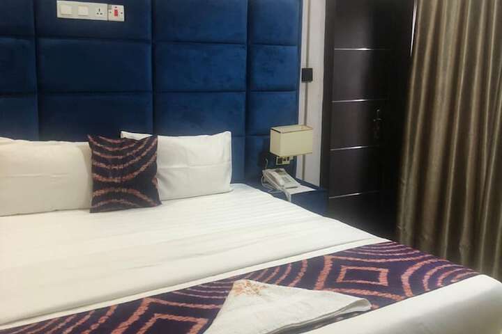 Room 30 of 53