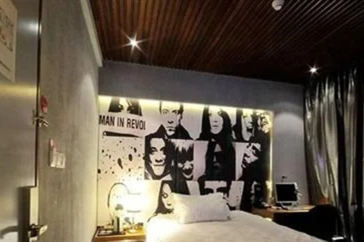 Room 9 of 9