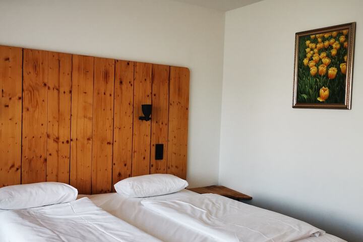 Room 10 of 27