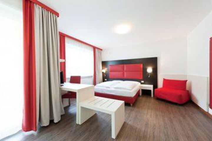 Room 30 of 68