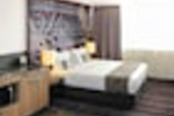 Room 38 of 237