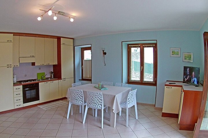 Room 6 of 25