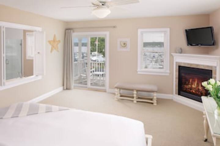 Room 10 of 111