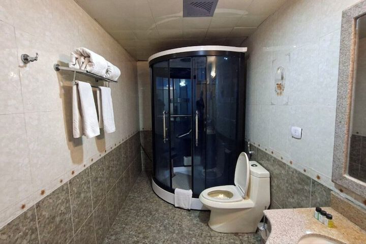 Room 32 of 108