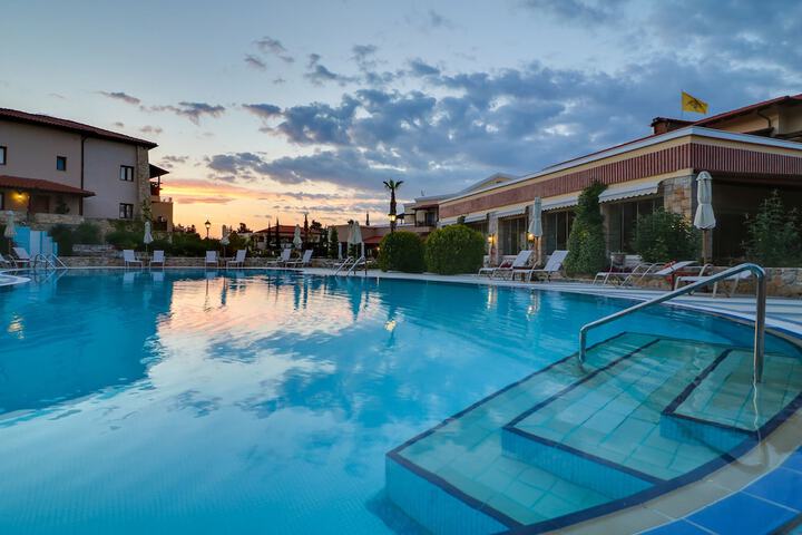Pool 218 of 417
