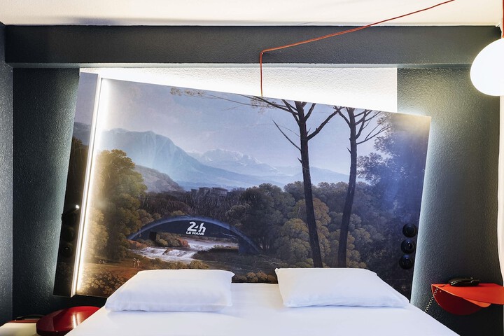 Room 2 of 55
