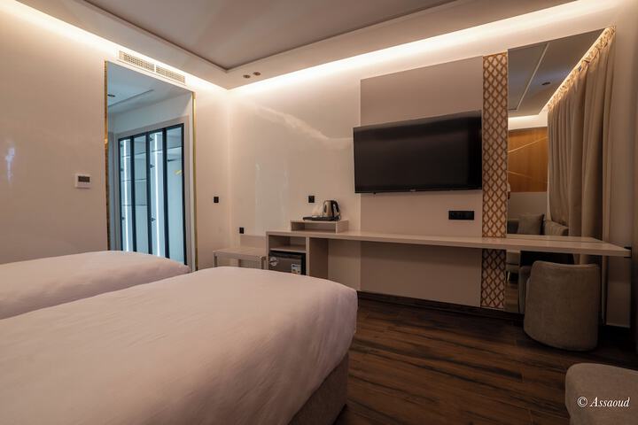 Room 13 of 30