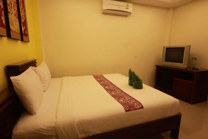 Room 3 of 65