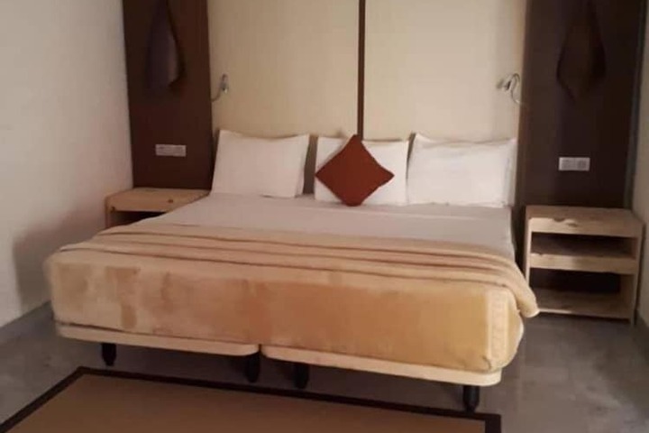 Room 3 of 103