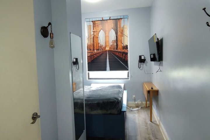 1 King Bed (5 of 6)