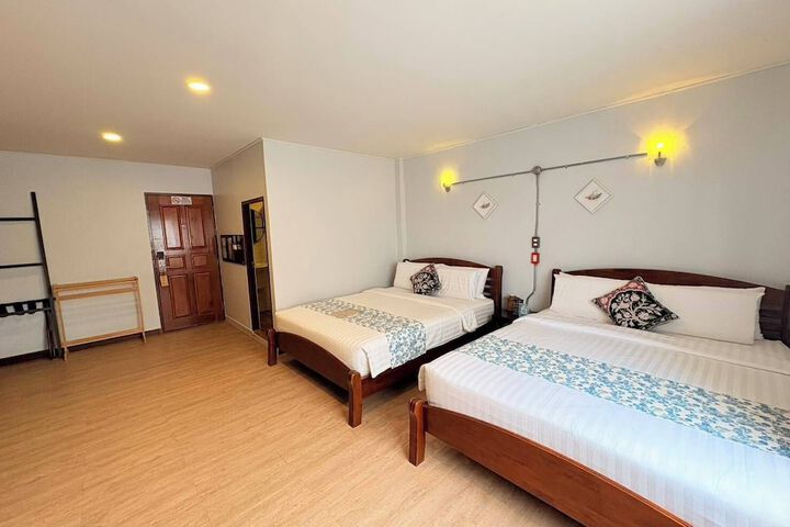 Room 26 of 211