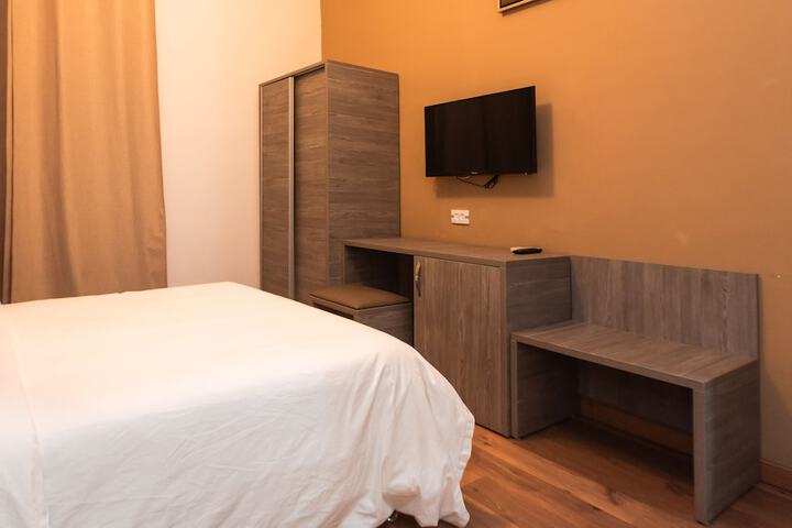Room 10 of 35