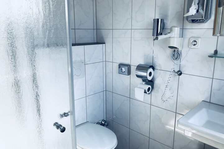 Room 15 of 32