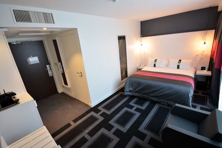 Room 9 of 173