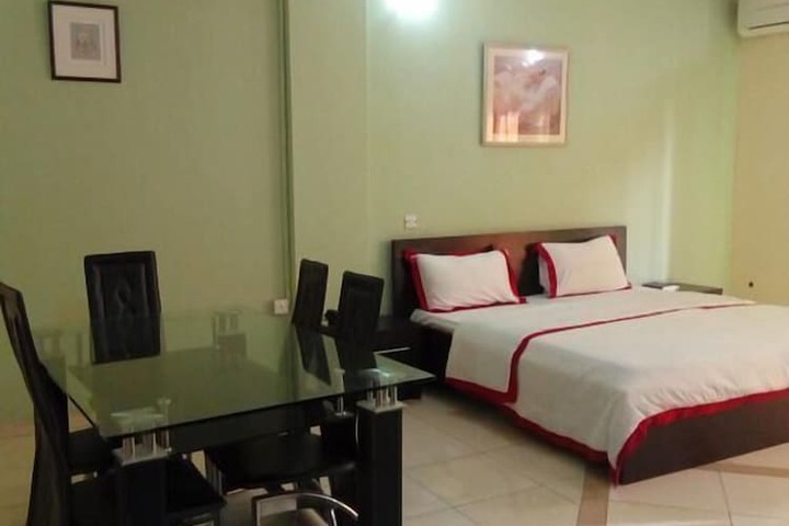 Room 4 of 11